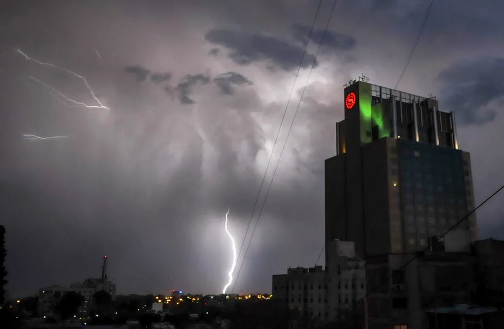 Defensa Civil alertó por la posible formación de tormentas eléctricas. FOTO ORLANDO PELICHOTTI