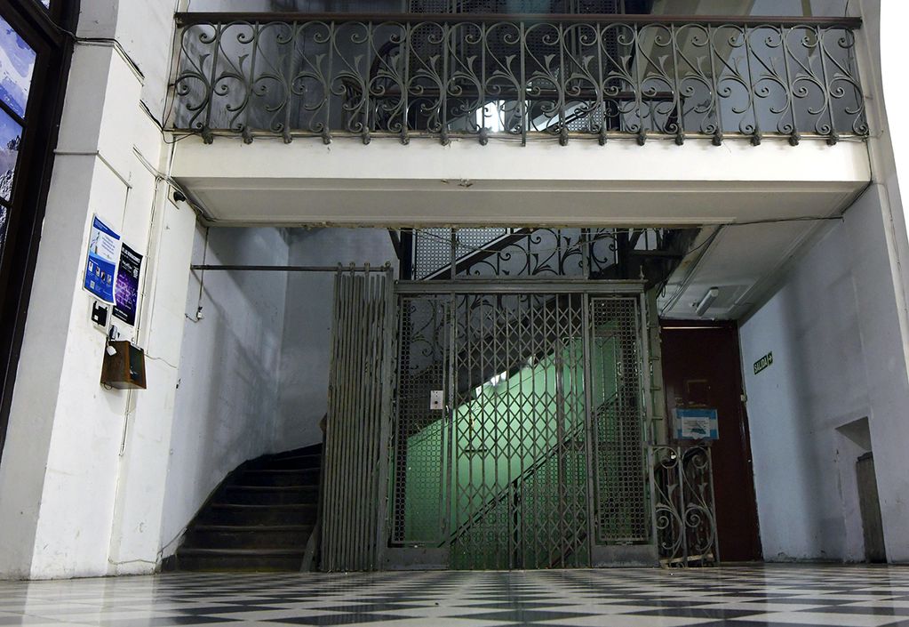 El Edificio Ex Jockey Club de Mendoza, actual sede Ministerio de Educación, Cultura e Infancias. Foto: Orlando Pelichotti