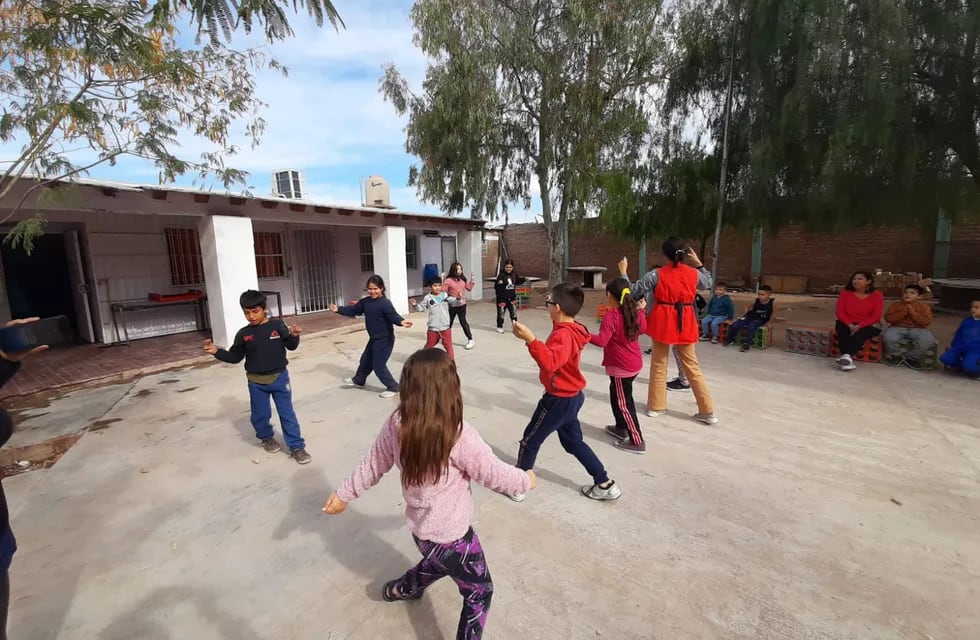 Un centro educativo de Godoy Cruz festeja su cumpleaños y el 25 de mayo con una peña folclórica. Foto: Centileza Centro Educativo Arco Iris.