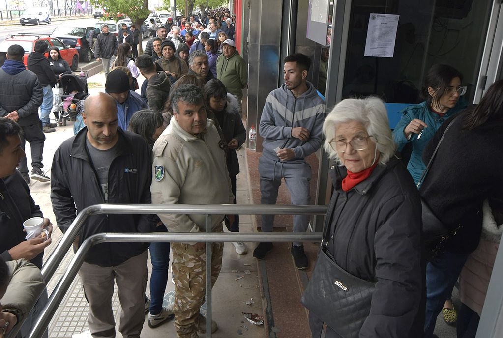 Se vienen aumentos por decreto a los jubilados - Foto: Orlando Pelichotti / Los Andes