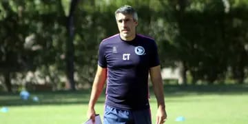 Gabriel Gómez dirigió ayer su primera práctica del plantel azul y anoche partieron a Buenos Aires.