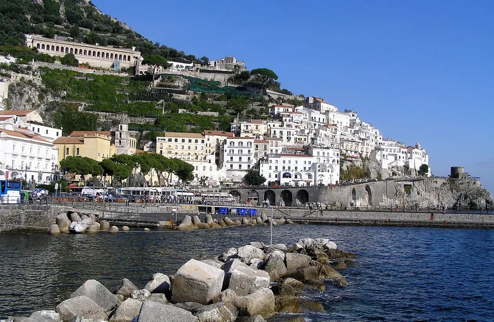 Costa Amalfitana: pueblos blancos entre  las montañas y el mar 