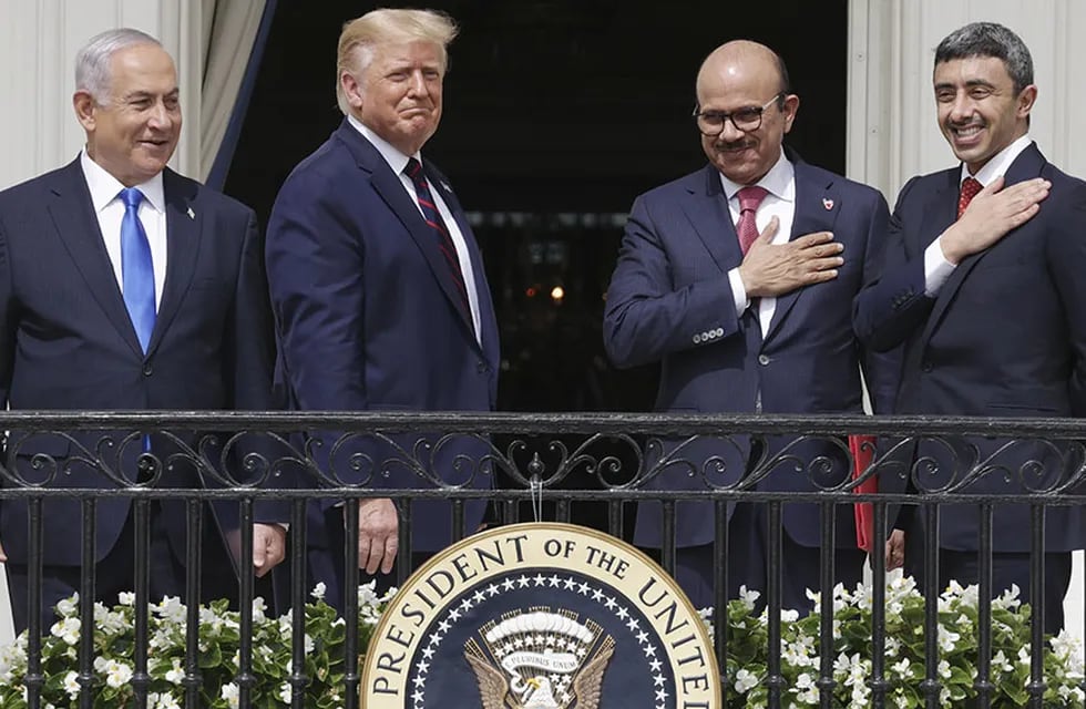Donald Trump obtuvo la postal con dirigentes árabes e israelíes en los jardines de la Casa Blanca. / Gentileza