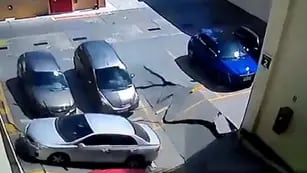 Se derrumbó el estacionamiento de un shopping en Brasil y los autos cayeron sobre el patio de comidas