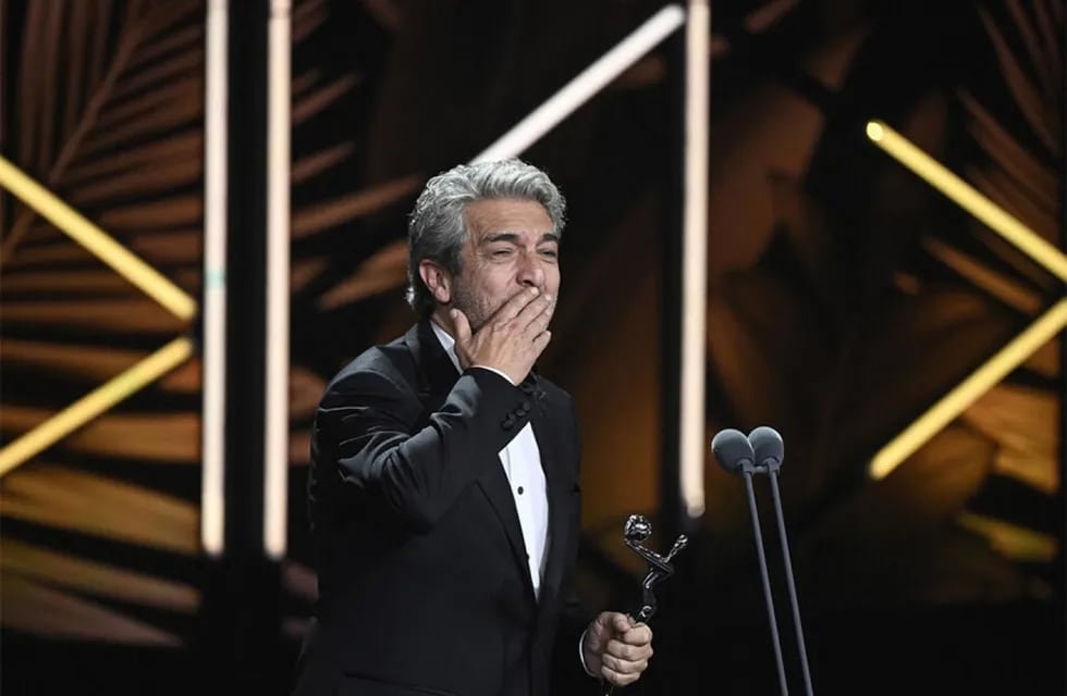 El reconocido actor argentino recibió el Premio Platino en España y reivindicó la figura de Julio Strassera.
