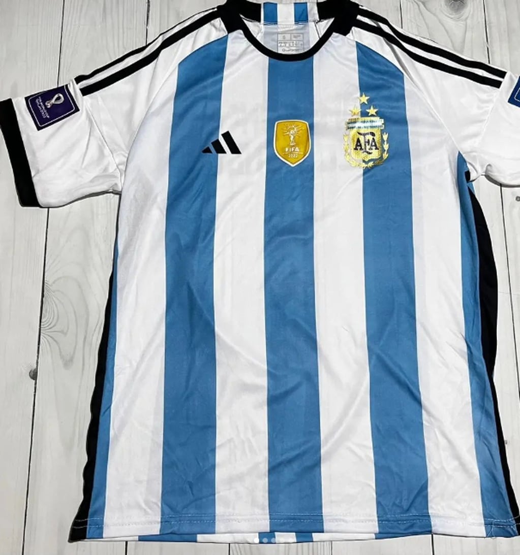 Cuánto cuesta la réplica de la camiseta de Argentina con las 3 estrellas y dónde se consigue. Foto: Instagram