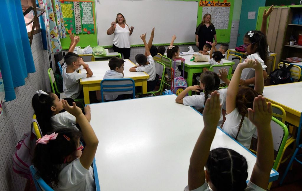 Casi 260.000 chicos volvieron a clases en Mendoza: el presentismo en docentes y alumnos supera 99%. Foto: Orlando Pelichotti / Los Andes.