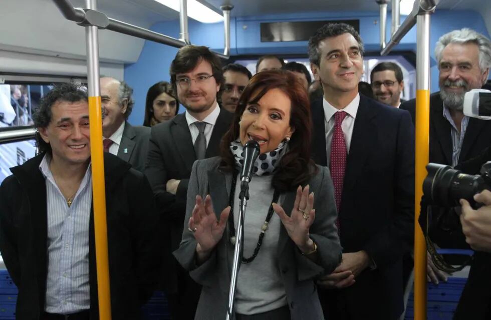 Ordenan rescindir contratos con concesionarios de trenes tras el anuncio de estatización de Cristina