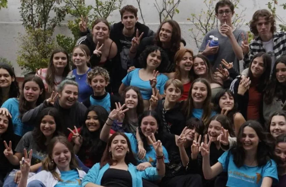 La Creciente, agrupación kirchnerista que llegó al centro de estudiantes y tomó la escuela Carlos Pellegrini en Buenos Aires. / Foto: Instagram