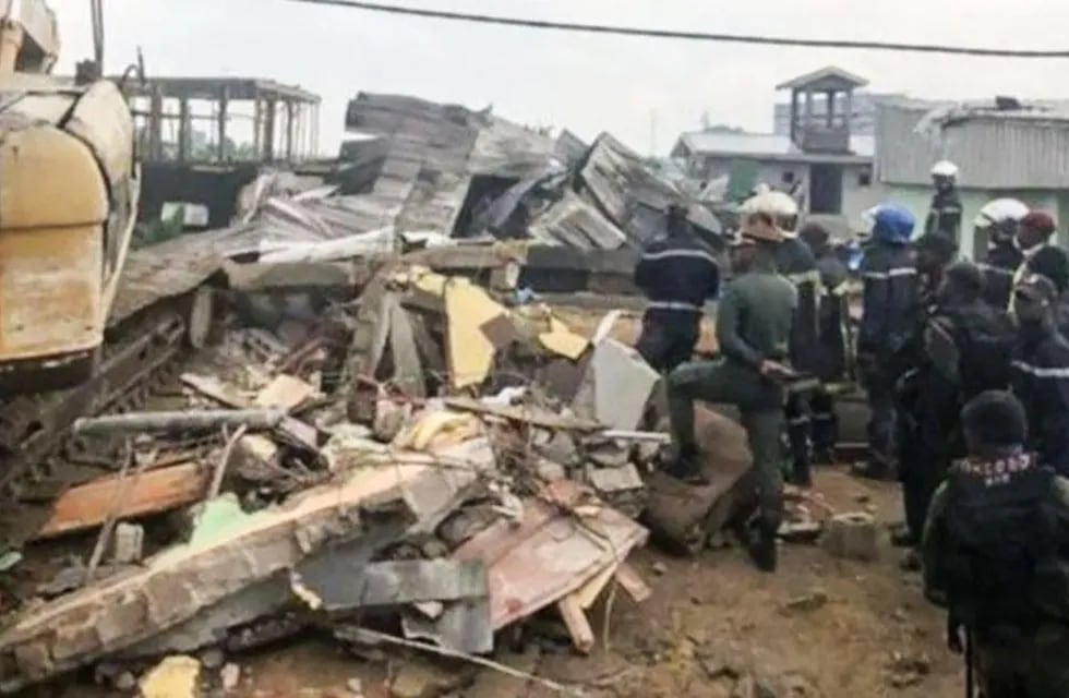 Tragedia en Camerún: derrumbe de edificio deja 33 muertos y más de 20 heridos. Foto: Twitter.