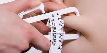 Más que la balanza. Los kilos no son los únicos indicadores de un peso poco saludable. El índice de masa corporal y, más recientemente, la grasa abdominal son medidos en la consulta.