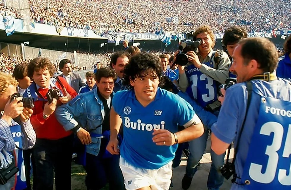El astro argentino, campeón del mundo con la Selección Argentino en 1986, es el máximo ídolo de la institución napotilana.