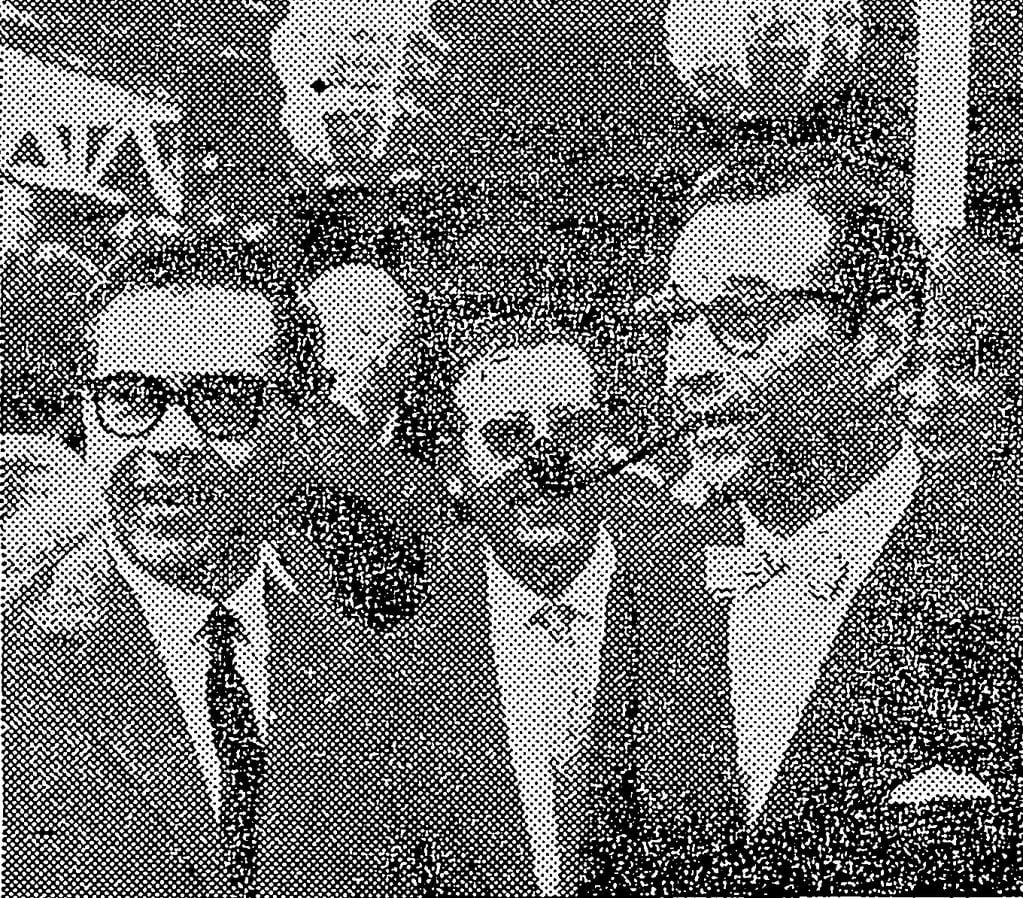 Antonio Di Benedetto junto al escritor Georges Simenon,  en el festival de Cannes