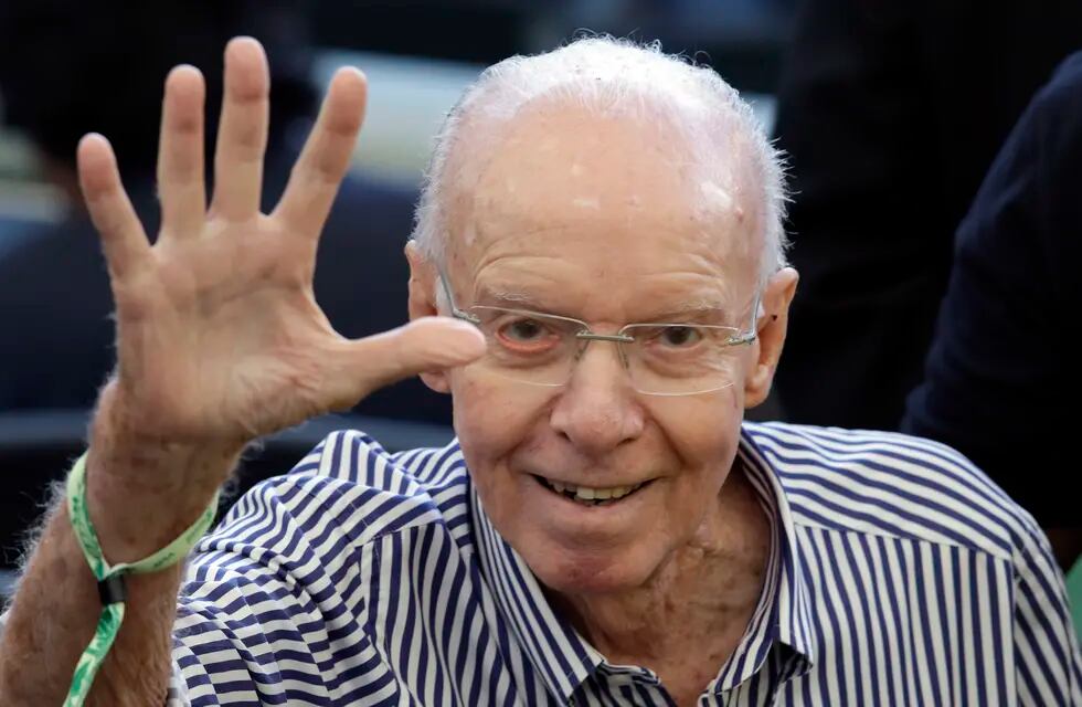 El exfutbolista y extécnico brasileño Mario Zagallo falleció a los 92 años. (AP Foto/Hassan Ammar, File)