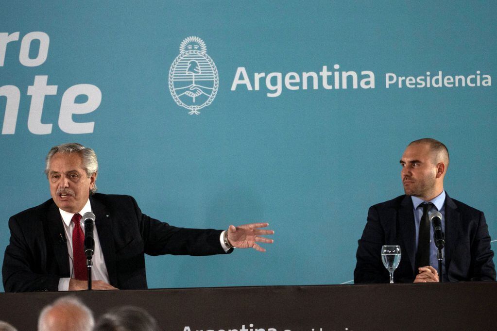 El presidente Alberto Fernández y el ministro de Economía, Martín Guzmán. (AP/Archivo)