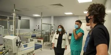 El Gobierno amplió la cantidad de camas de terapia intensiva en el hospital Central. Prensa Gobierno