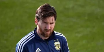 El ex DT de la Selección Alfio Basile analizó a Lionel Messi y aseguró que el rosarino “carece de liderazgo”.