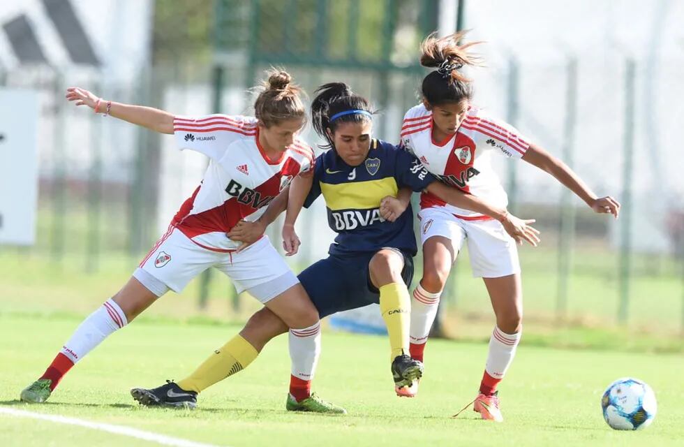 Fútbol femenino: la era profesional arrancará con el superclásico entre Boca y River