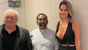 La foto viral de Carolina Losada y un percance hot junto al padre Ignacio