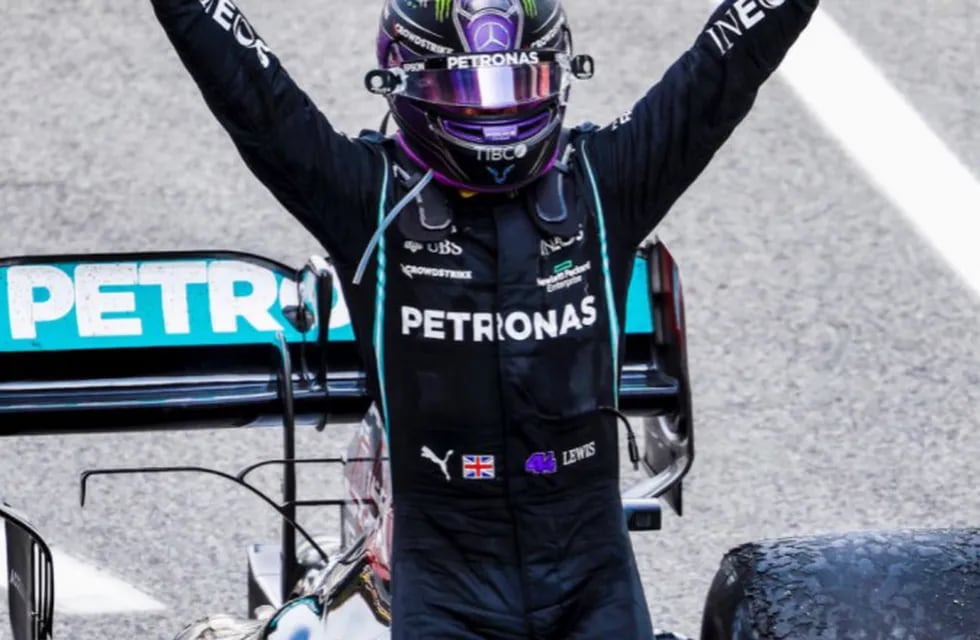 Lewis Hamilton manifestó sus sensaciones tras su victoria en España y destacó la gran estrategia que empleó Mercedes para lograr el triunfo.