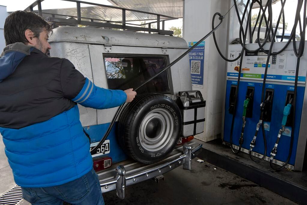 La alta demanda del gasoil, por parte de camionetas y camiones produce desabastecimiento de ese combustible. Foto: Orlando Pelichotti