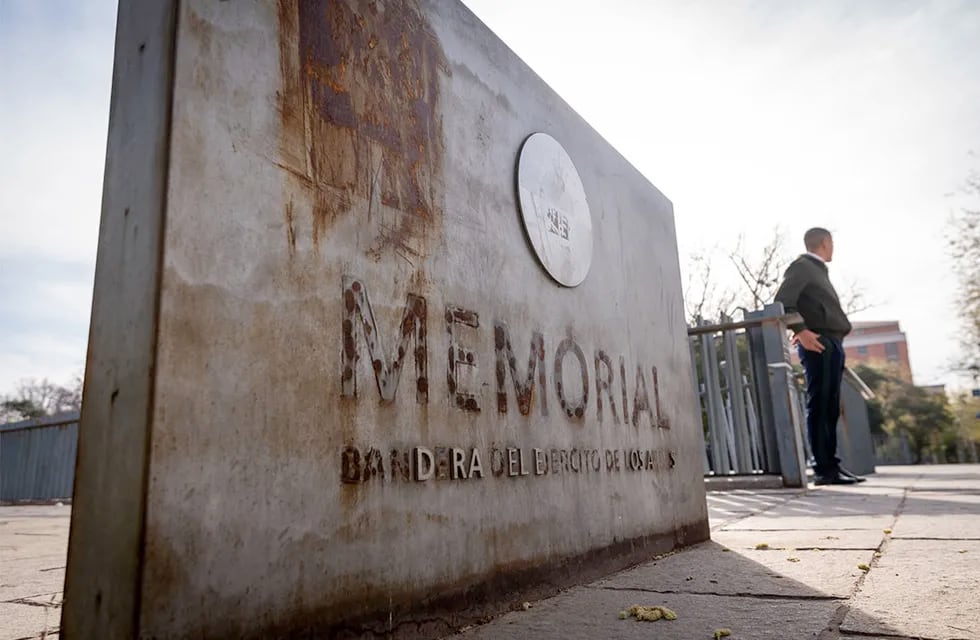 Memorial de la Bandera
El Memorial de la Bandera se encuentra deteriorado, con humedad y los baños clausurados 

Foto: Ignacio Blanco / Los Andes


