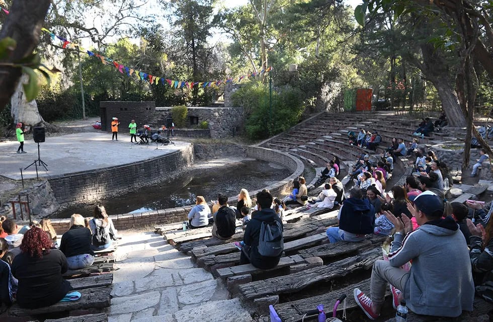 Durante décadas, el Pulgarcito fue sede de todo tipo de shows artísticos, desde representaciones teatrales a festivales musicales. | Foto: Archivo / Marcelo Rolland / Los Andes