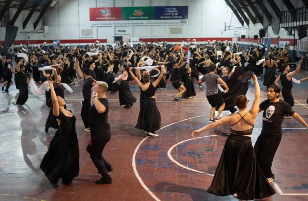 En total son 1.050, entre bailarines, actores y actrices seleccionados, quienes continuarán hasta días previos al Acto Central. Foto: Gobierno de Mendoza