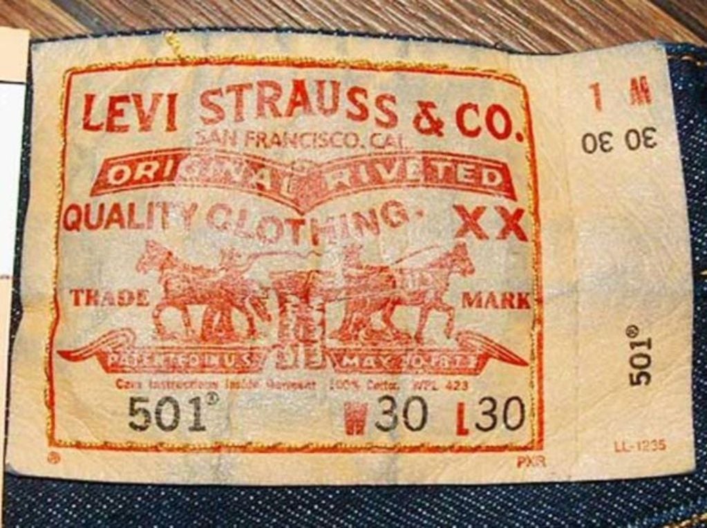 La fabricación de este maravilloso invento se remonta a 1873; cuando Levi Strauss y Jacob Davis, fundadores de la marca Levis, idearon esta prenda para los trabajadores de las fábricas.