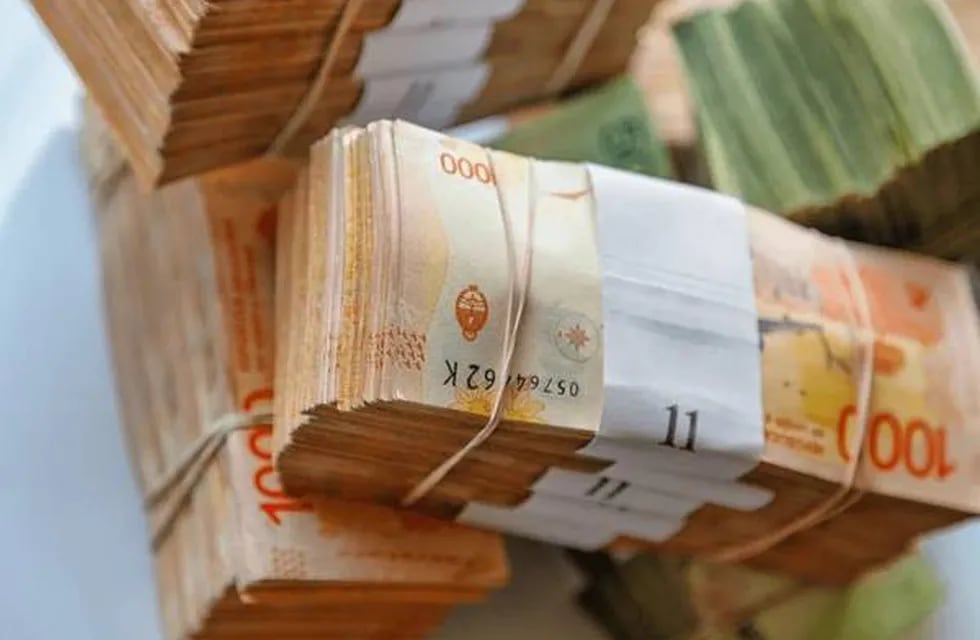 El gobierno de Alberto Fernández y CFK pagaron una fortuna en fletes para traer al país los billetes impresos en el exterior. Imagen ilustrativa