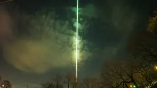 Video: una bola de fuego verde cruzó el cielo y se estrelló contra un lago en Canadá