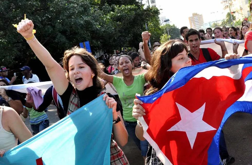 Republicanos y anticastristas rechazan el acuerdo, y en Cuba festejan