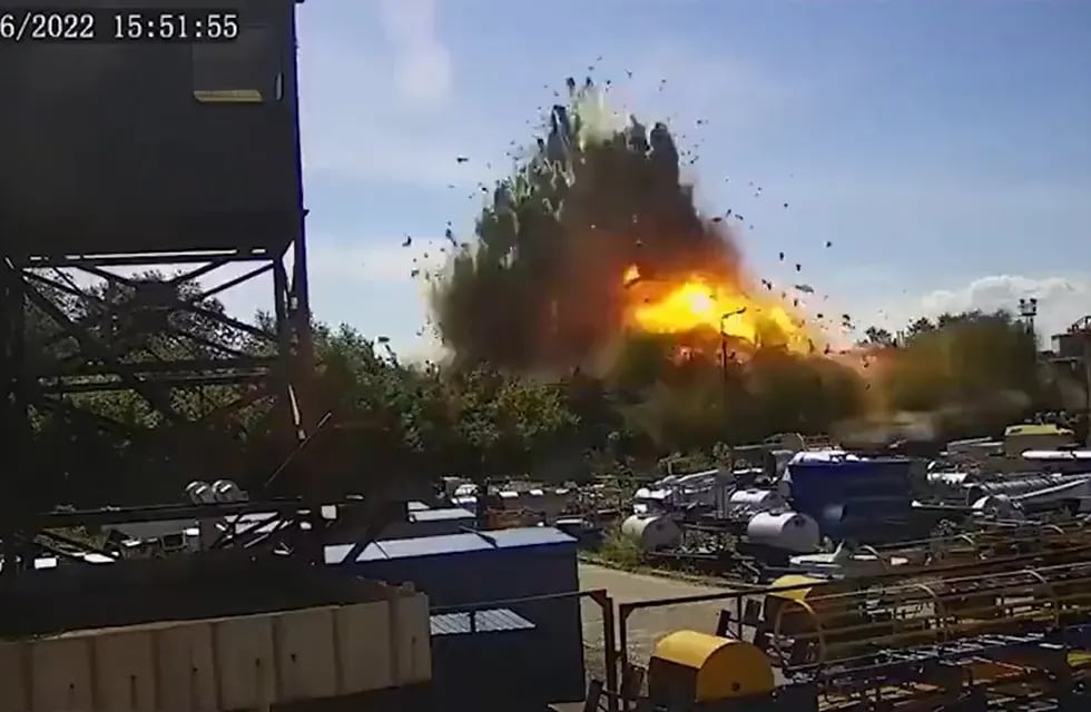 Un video captó el momento exacto en que un misil ruso impacta en el centro comercial de Kremenchuk, la ciudad ucraniana.