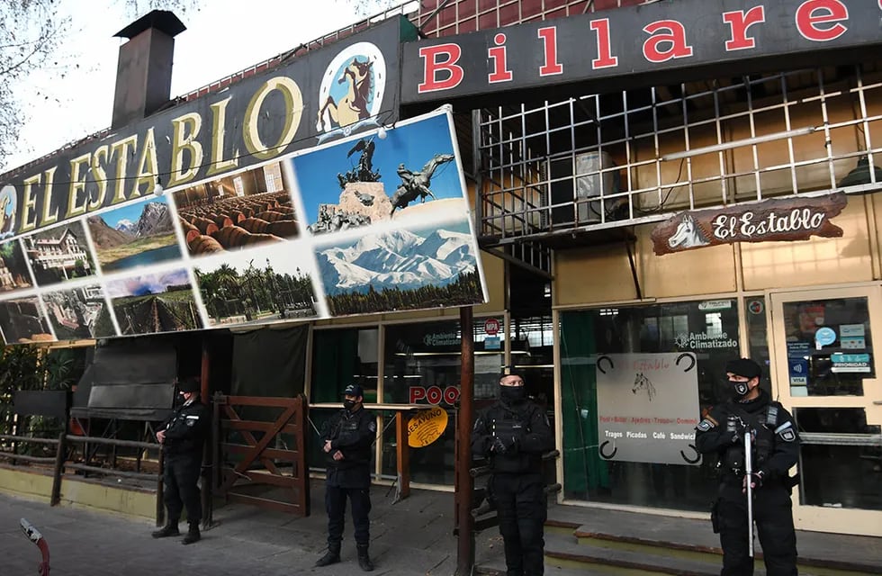 Los uniformados durante las medidas en "El Establo": Marcelo Rolland/Los Andes