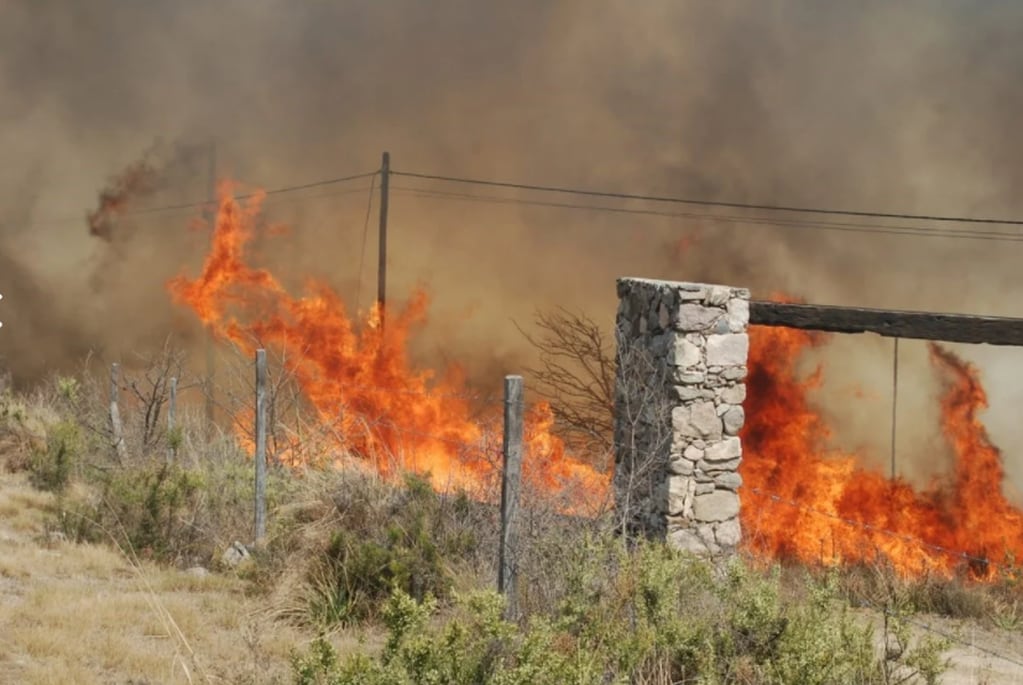 El fuego sigue avanzando en el centro de Córdoba, especialmente en el valle de Punilla
