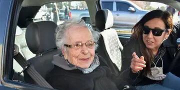 Historia de vida: Emilia, la mujer que recibió la segunda dosis de Sputnik V el día que cumplió 100 años