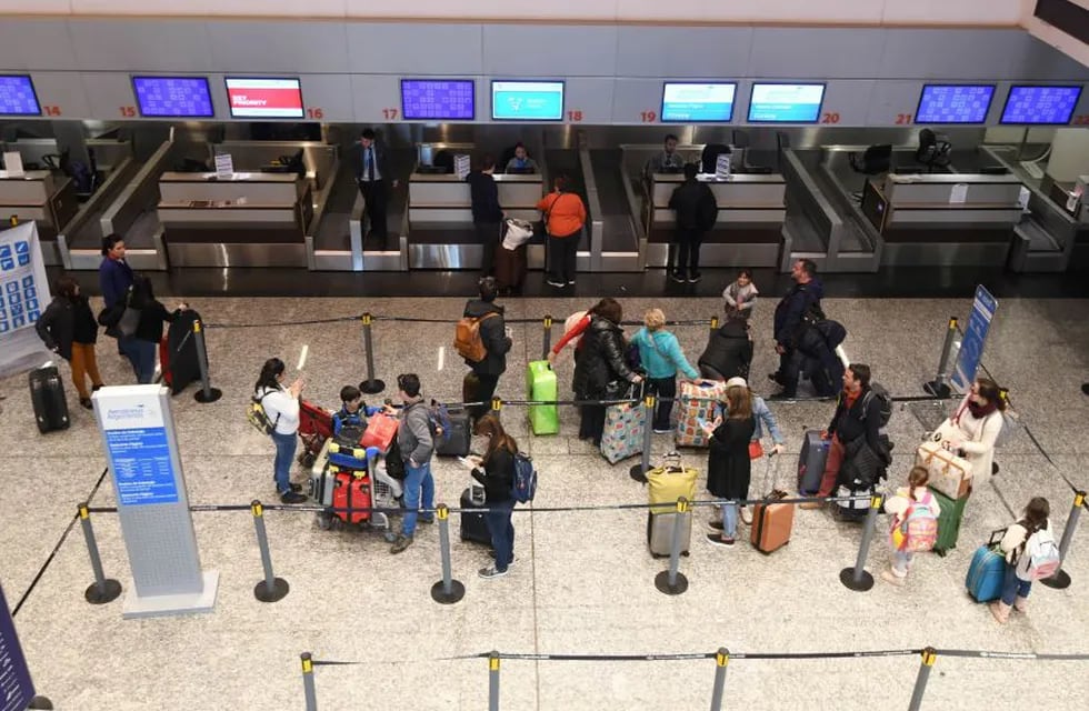 Aumenta el precio de pasajes en avión al exterior por una polémica norma. Foto:  José Gutiérrez / Los Andes