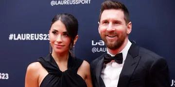 Lionel Messi con Antonella en la ceremonia.
