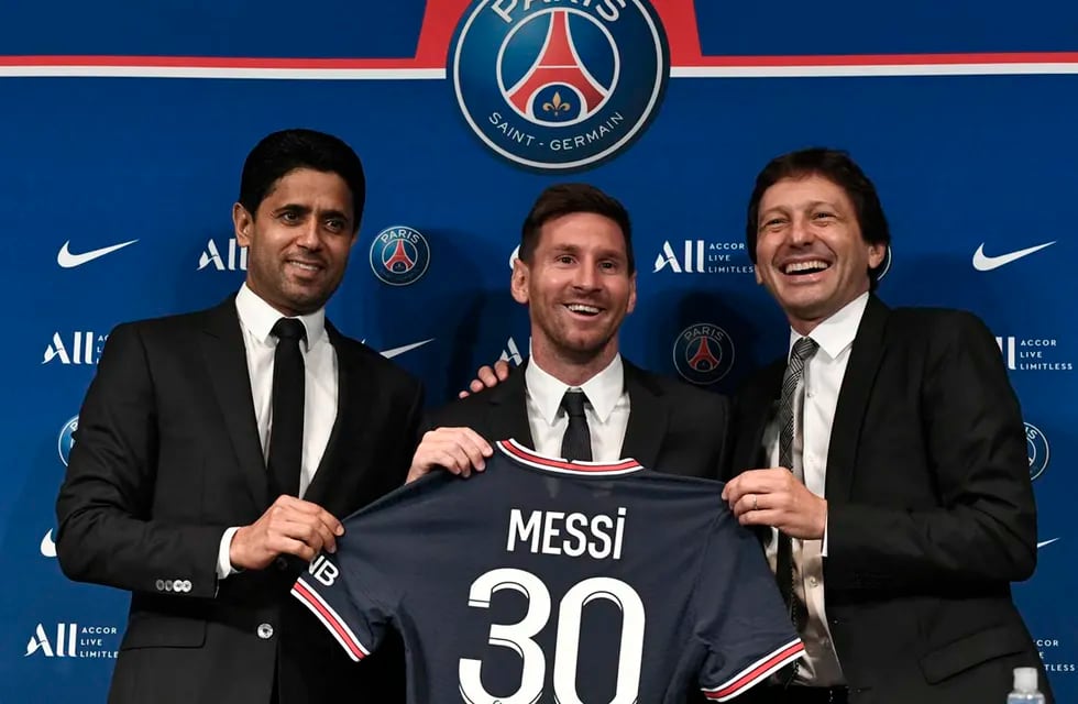 El presidente de Qatar del Paris Saint-Germain, Nasser Al-Khelaifi (L) afirmó que si se lo reconoció a Messi en el PSG. / Genitleza.