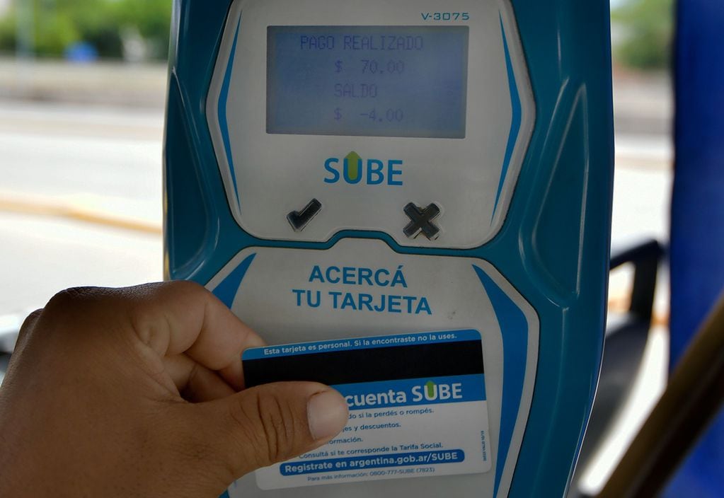 Quita de beneficios y faltante de SUBE: qué pasa en Mendoza y quienes deber registrar las tarjetas. Foto: Orlando Pelichotti / Los Andes 