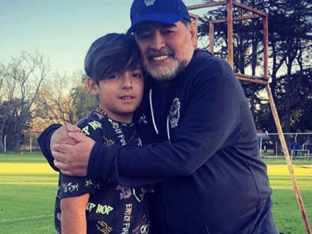 El futbolista reveló que con su hijo Benjamín hablan mucho sobre su abuelo Diego Maradona.