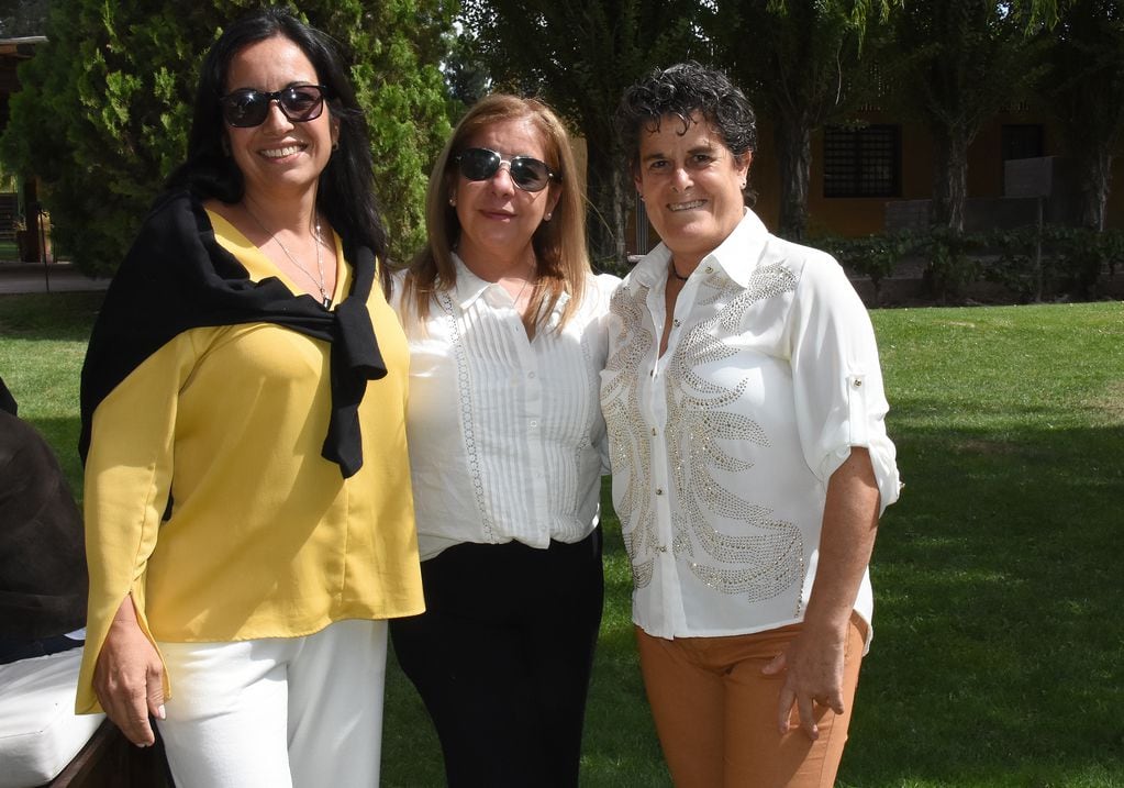 Viviana Valverde, Elisa Figueroa y Luz Castro. Ph Eduardo Dolengiewich