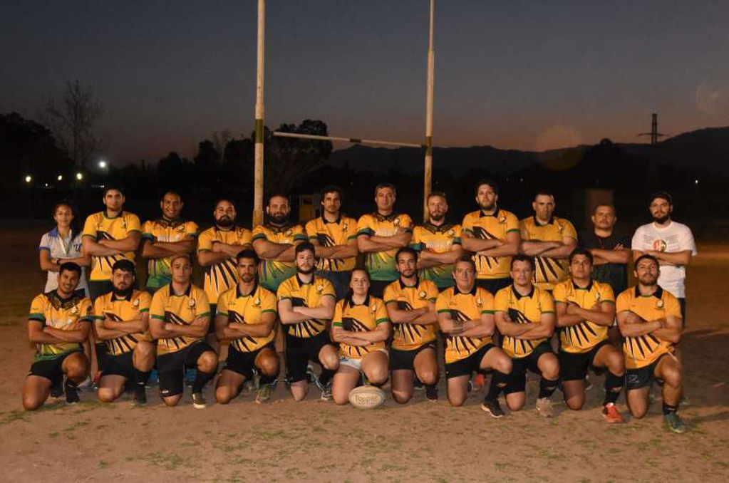 
El equipo completo de Huarpe RC | Gustavo Rogé / Los Andes
   