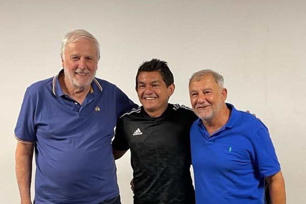 El Pulga Rodríguez firmó su vuelta a Colón y dio positivo de COVID-19.