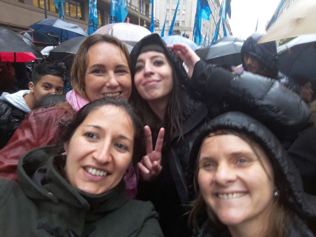 María Amalia Granata (abajo a la izquierda) es la designada por la kirchnerista Fernández sagasti para integrar IMPSA. En la foto junto a Florencia Kirchner, la hija de CFK.