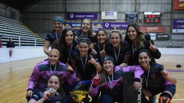 El conjunto Azulgrana se consagró campeón del Torneo Mendocino Senior femenino al derrotar a Maipú/Giol por 6-5 y liquidar la serie 2-0. 