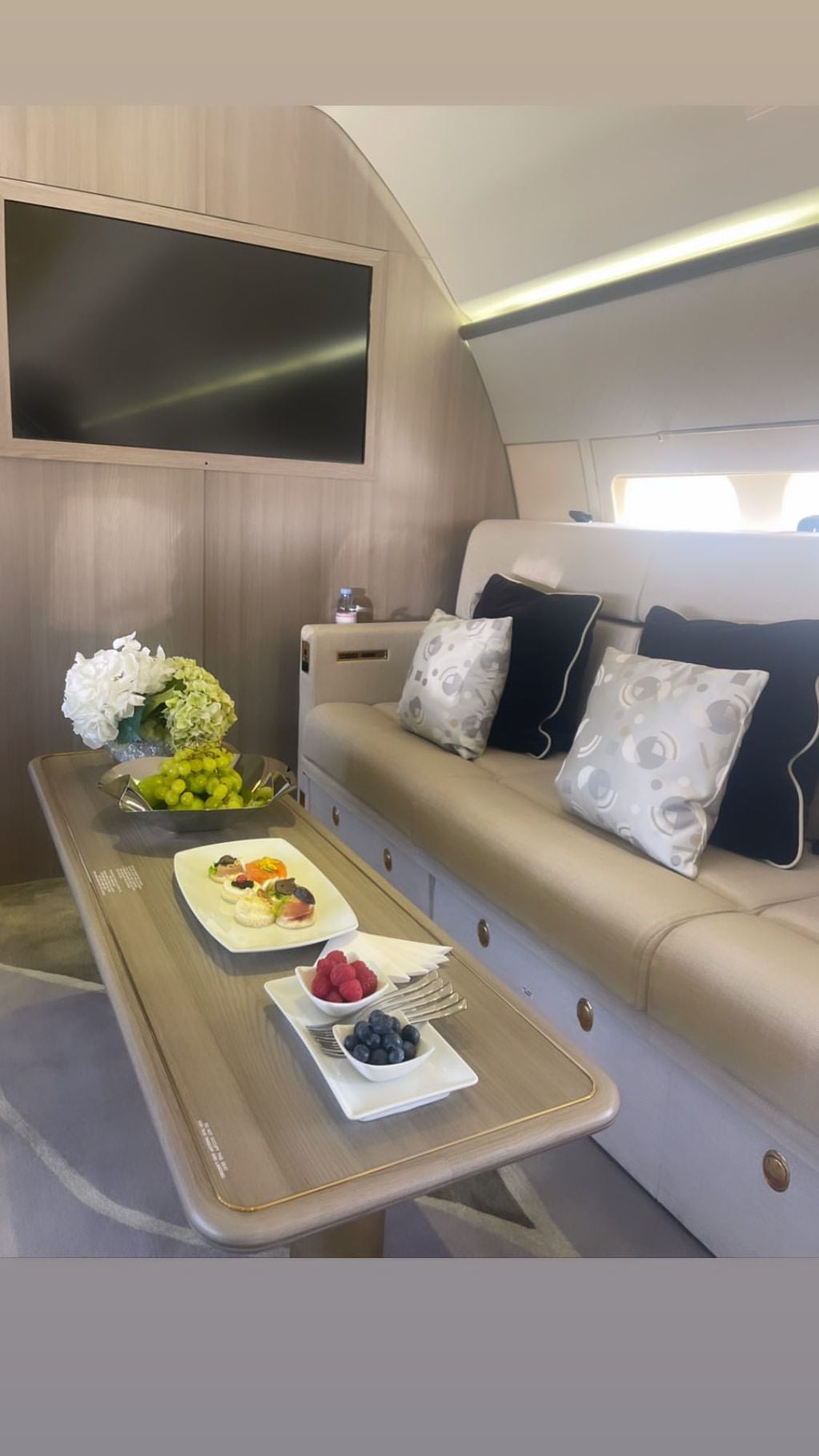 El lujoso avión en el que Wanda Nara viajó a Estambul. Gentileza Instagram.