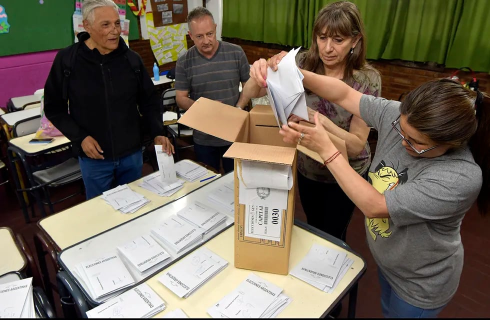 Cómo se cuenta el voto en blanco en el balotaje presidencial - Foto: Orlando Pelichotti / Los ANdes