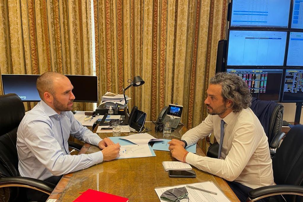 La reunión de Martín Guzman junto a Santiago Cafiero. (Prensa Economía)