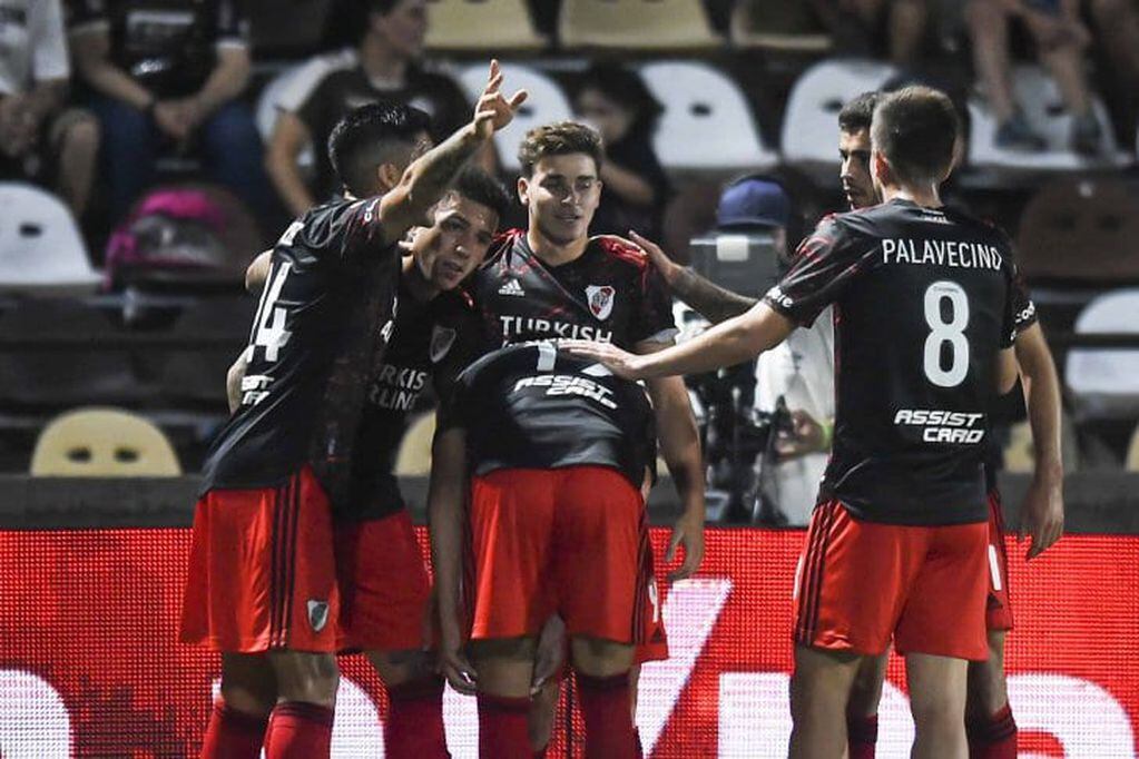 River vence a Platense con un gol de Julián Álvarez (centro) y se acerca al título de la Liga Profesional.